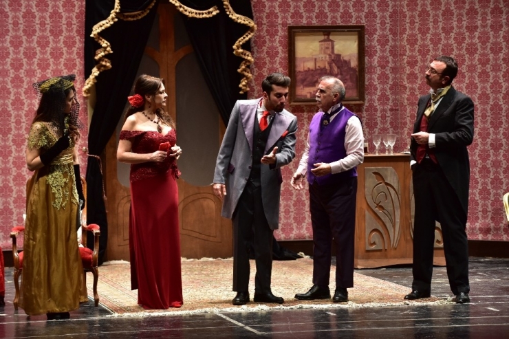 Salonlar “Sevgilime Göz Kulak Ol” Oyunu İçin Doldu