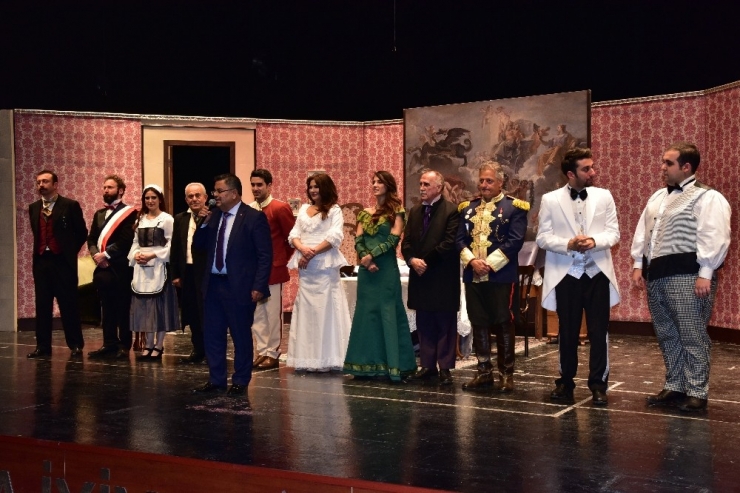 Salonlar “Sevgilime Göz Kulak Ol” Oyunu İçin Doldu