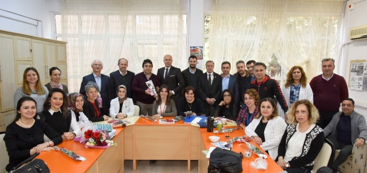 Başkan Togar’dan Öğretmenlere Gül