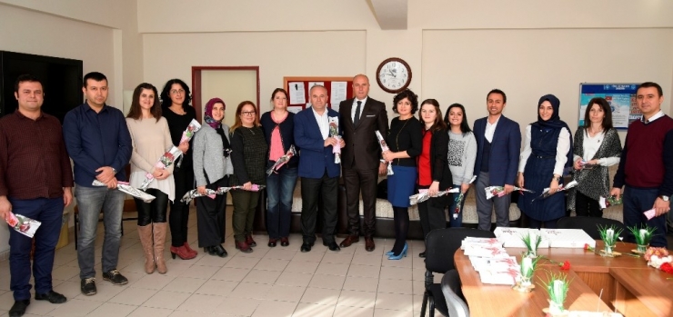Başkan Togar’dan Öğretmenlere Gül
