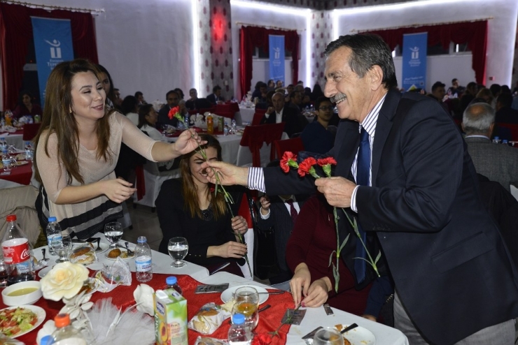 Tepebaşı’nda Öğretmenler Günü Coşkusu