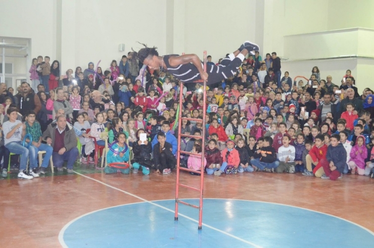 Vali Sonel’in Jesti, Çocuklardan Büyük İlgi Görüyor