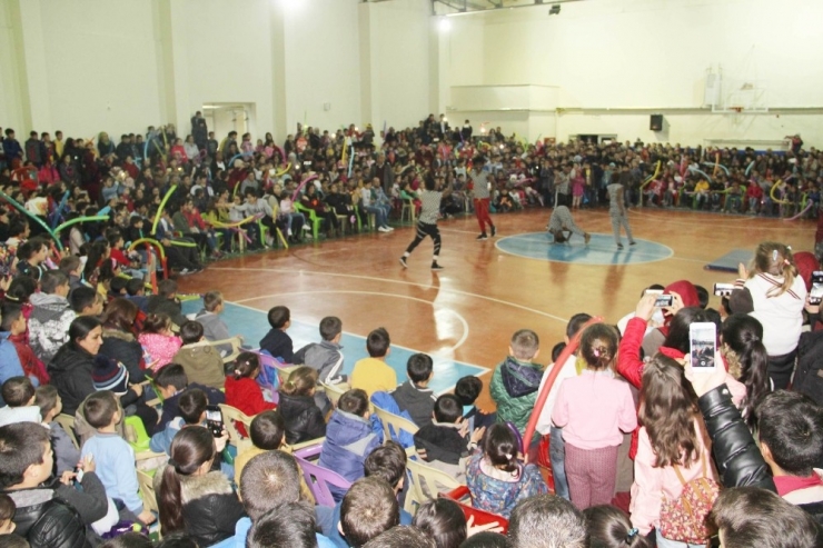 Vali Sonel’in Jesti, Çocuklardan Büyük İlgi Görüyor