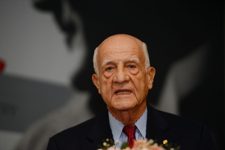 İnan Kıraç: "Türkiye’nin İlk Yerli Otomobili Elektrikli Olacak"