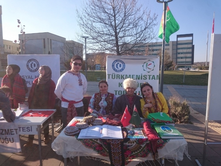 Uşak Üniversitesi Öğrenci Toplulukları Tanıtım Etkinliği Düzenledi