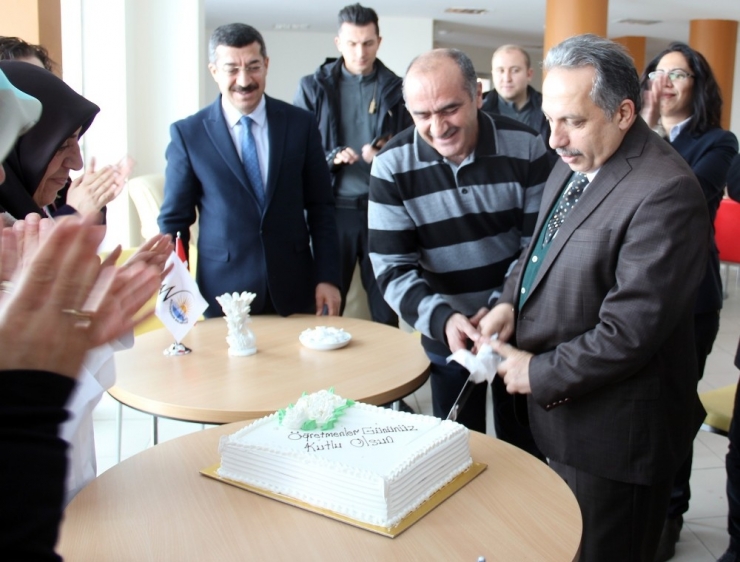 Yalçın, Eğitmenlerle Bir Araya Geldi