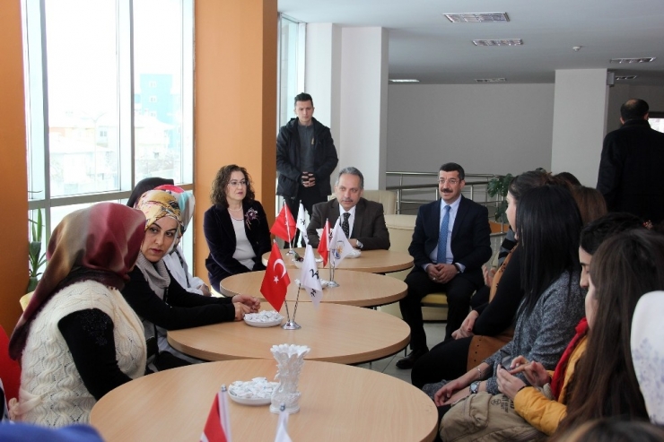 Yalçın, Eğitmenlerle Bir Araya Geldi