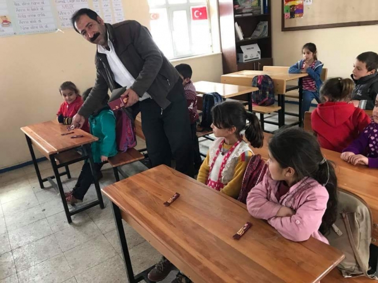 Fedakar Öğretmenler, 8 Kız Çocuğunu Daha Okula Kazandırdı