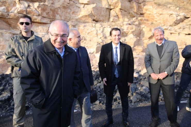 7 Yılda Bitirilemeyen Yolu Kayyum Bitirdi