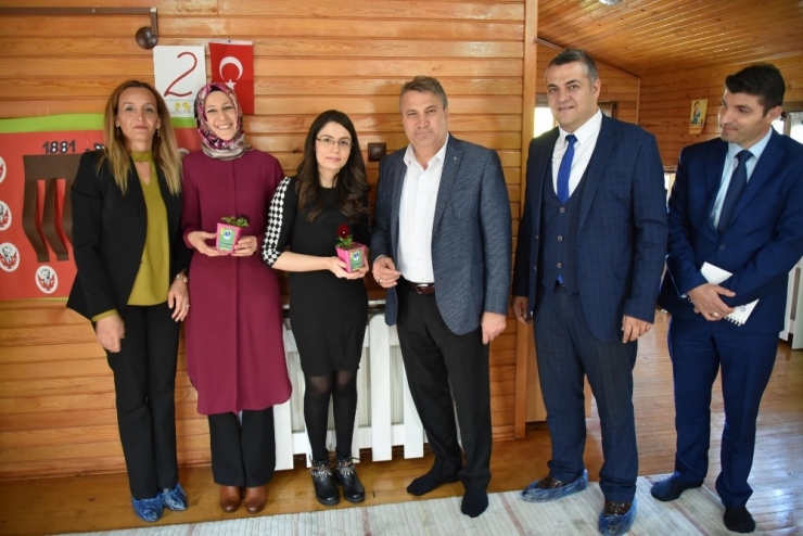 Başkan Çerçi Öğretmenleri Unutmadı