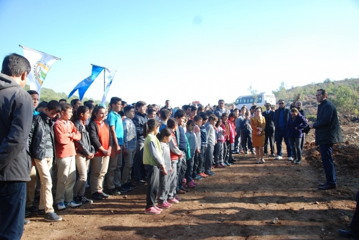 1700 Öğretmen İçin 1700 Fidan Toprakla Buluştu