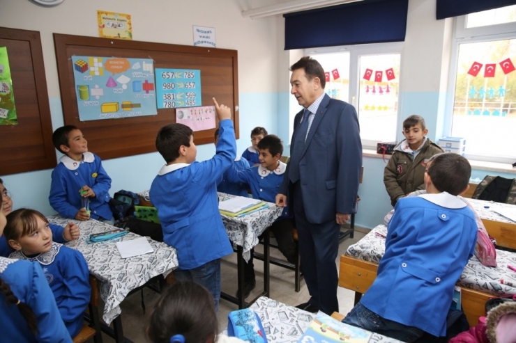 Agü’den Köy Okuluna Destek