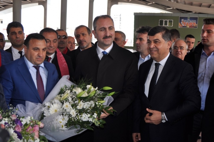 Adalet Bakanı Abdulhamit Gül: “Mısır’daki Saldırı Tüm İnsanlığa Yapılmıştır”