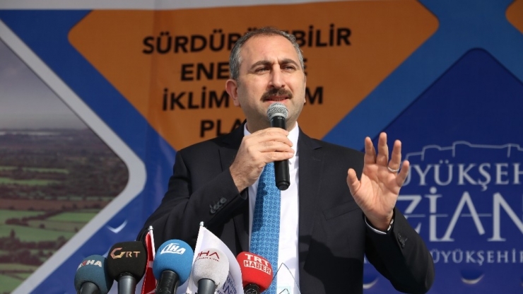 Adalet Bakanı Abdulhamit Gül: "Kadına Şiddet, Çocuğa Şiddette İyi Hal İndirimine Karşıyım"