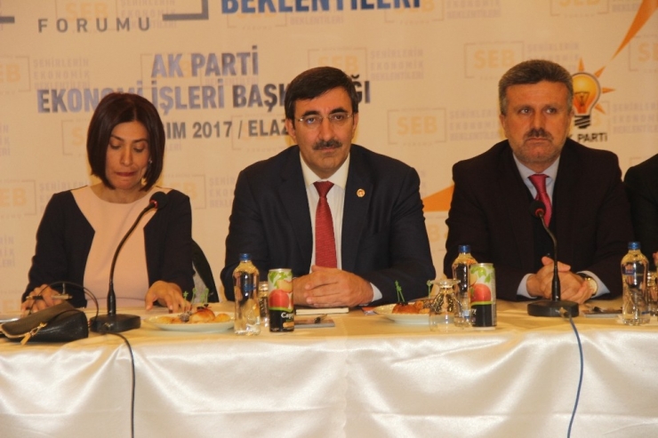 Ak Partili Yılmaz: "Küresel Düzeyde Ekonomiye Birinci Önceliği Veriyoruz"
