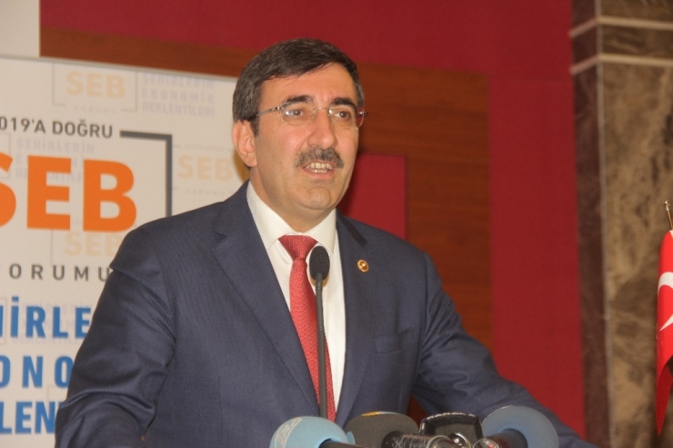 Ak Partili Yılmaz: "Küresel Düzeyde Ekonomiye Birinci Önceliği Veriyoruz"