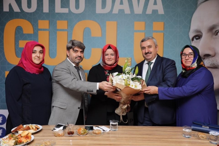 Başkan Baran, Ak Parti Körfez Kadın Kolları’nın Toplantısına Katıldı