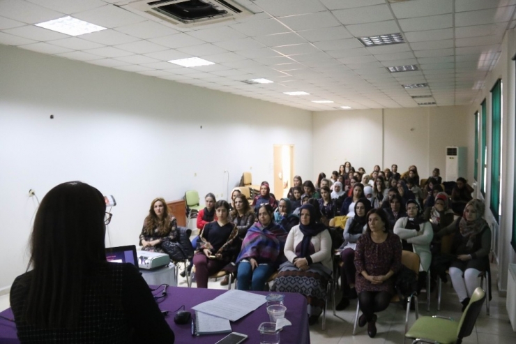 Kardelen Kadın Merkezinden 25 Kasım Etkinliği