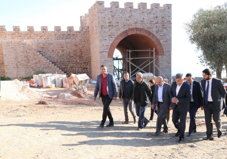 Başbakan Yardımcısı Fikri Işık, Hereke Kalesi’ni İnceledi