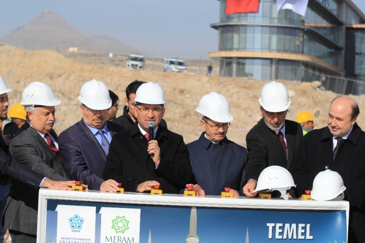 Başbakan Yardımcısı Bozdağ: "Mevlid-i Nebi Haftası Hicri Takvime Göre Kutlanacaktır"