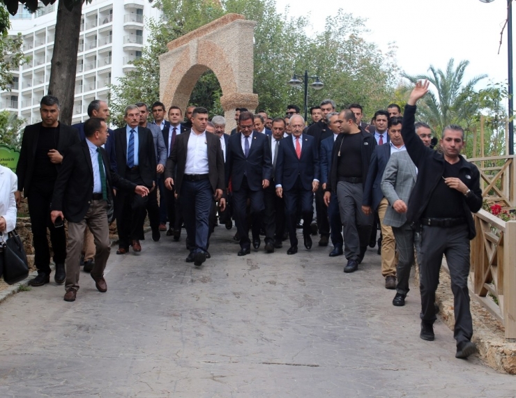 Chp Lideri Kılıçdaroğlu, Turizmcilerle Görüştü