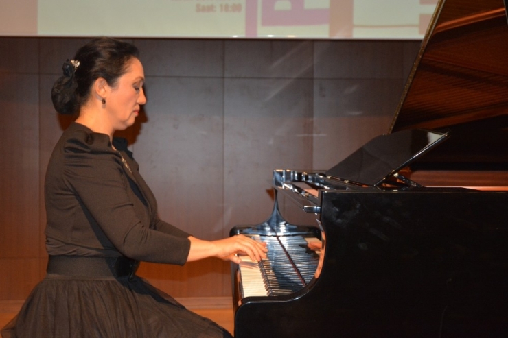 Tıp Öğrencileri Birliğinden Piyano Dinletisi