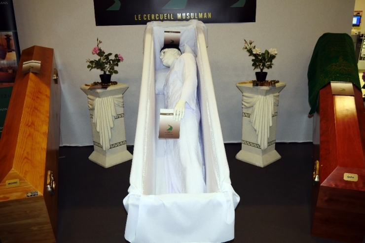 Paris Cenaze Levazımatı Fuarı’nda Müslümanlar İçin Özel Tabut