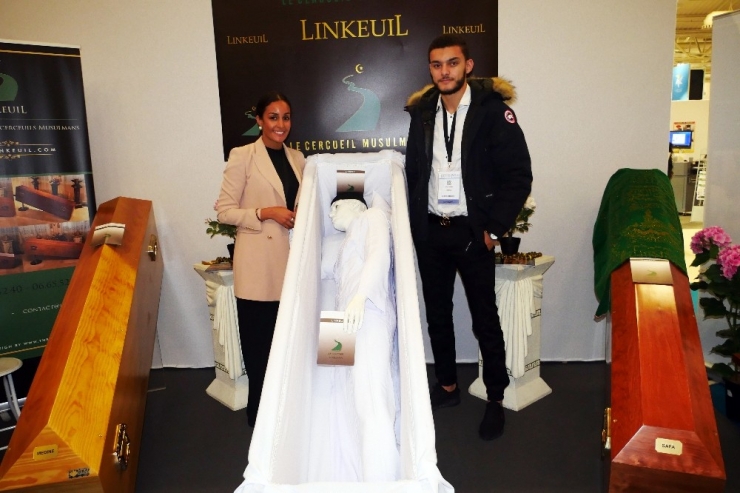 Paris Cenaze Levazımatı Fuarı’nda Müslümanlar İçin Özel Tabut