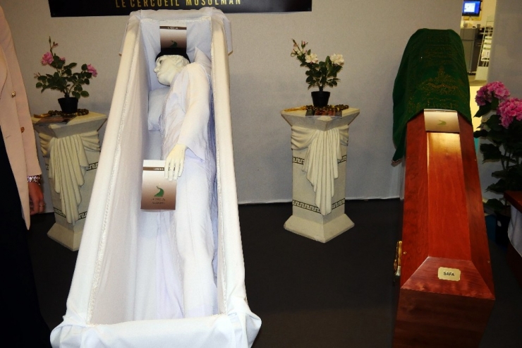 Paris Cenaze Levazımatı Fuarı’nda Müslümanlar İçin Özel Tabut