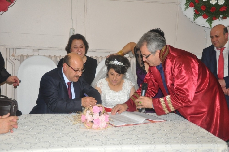 Gönüllerin Gelini Oldu