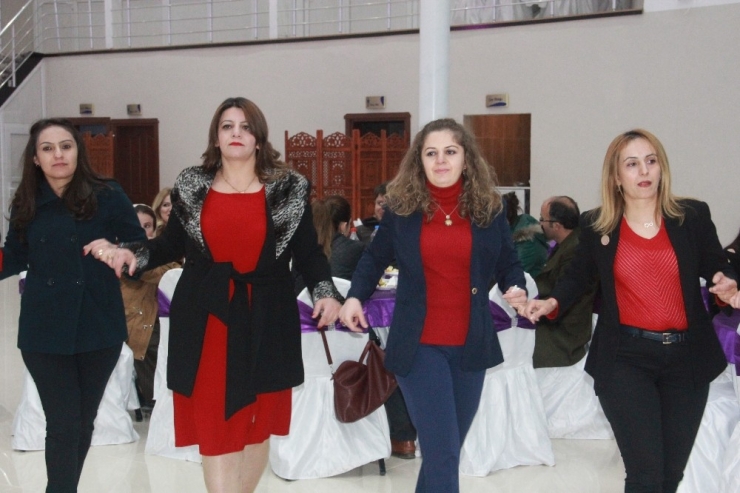 Hakkari’de Halaylı Öğretmenler Günü Kutlaması