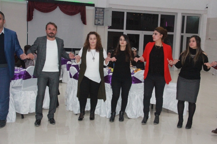 Hakkari’de Halaylı Öğretmenler Günü Kutlaması