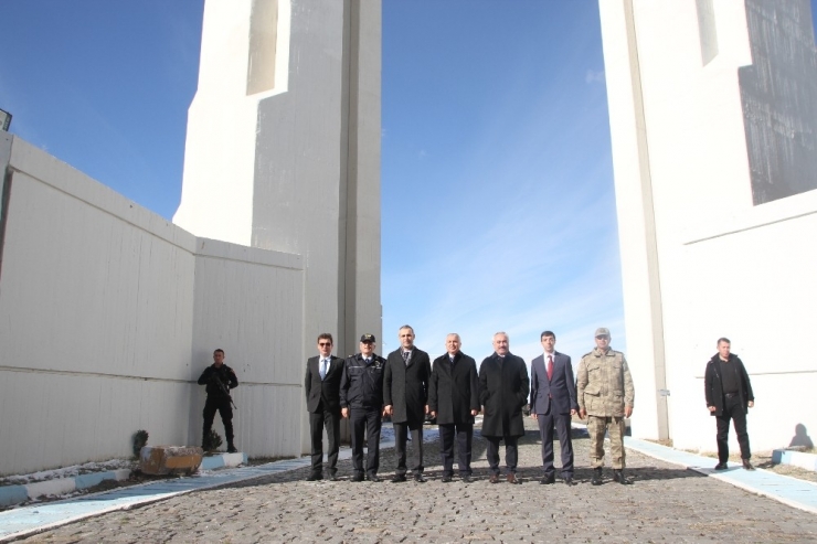 İçişleri Bakan Yardımcısı Ersoy, 1071 Malazgirt Zafer Anıtını Ziyaret Etti