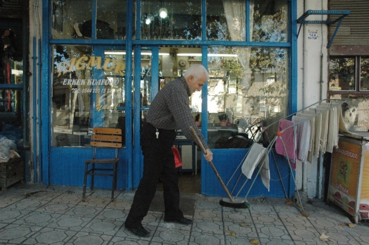 3 Metrekare Dükkana 35 Yılını Sığdırdı