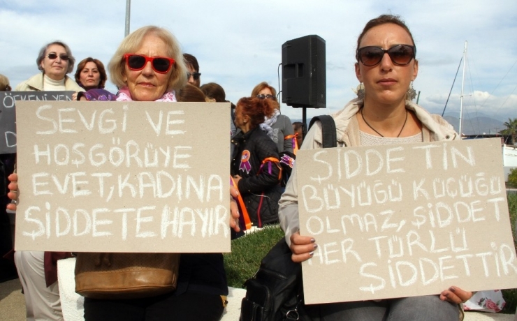 Fethiye’de Kadınlar, Kadına Karşı Şiddete ’Dur’ Demek İçin Yürüdü