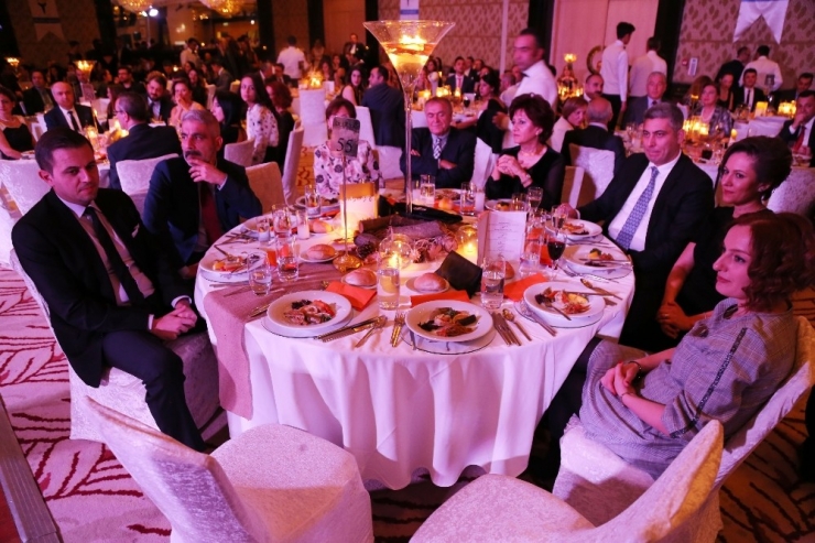 Nesibe Aydın Eğitim Kurumlarından ‘Öğretmenler Günü’ne Özel Balo