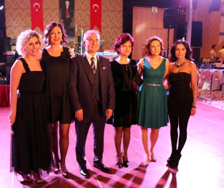 Nesibe Aydın Eğitim Kurumlarından ‘Öğretmenler Günü’ne Özel Balo