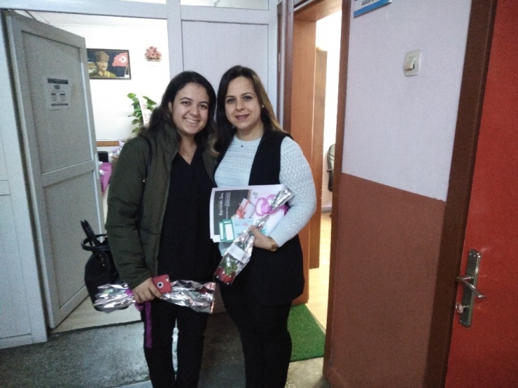 Öğretmenlerin Gününü Karanfille Kutladılar