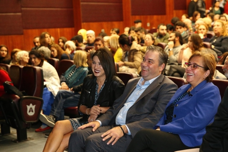 "Sadece Diktatör" Oyununa Yoğun İlgi