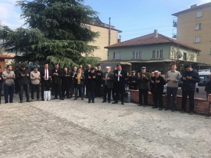 Vezirhan’dan Umreye Gidecek Kişiler Dualarla Mukaddes Topraklara Uğurlandı