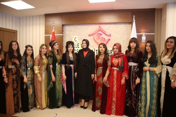 Hakkari Folklor Ekibi İstanbul’da