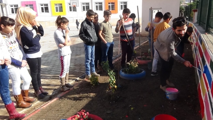 Eğitime Renk Katan Öğretmen