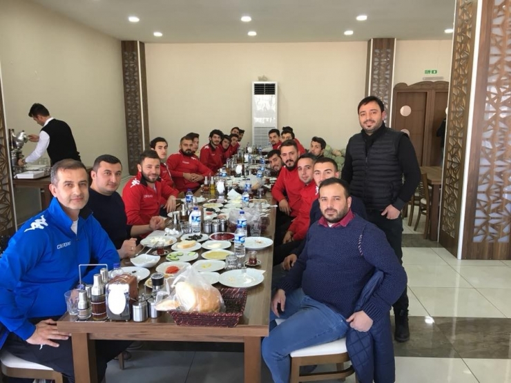Bileciksporlu Oyuncular Maç Sabahı Kahvaltıda Buluştu