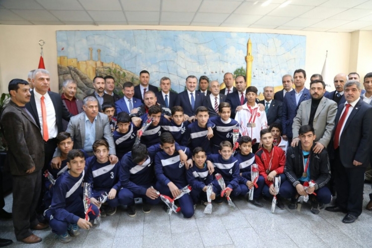 Gençlik Ve Spor Bakanı Bak Şanlıurfa Büyükşehir Belediyesini Ziyaret Etti