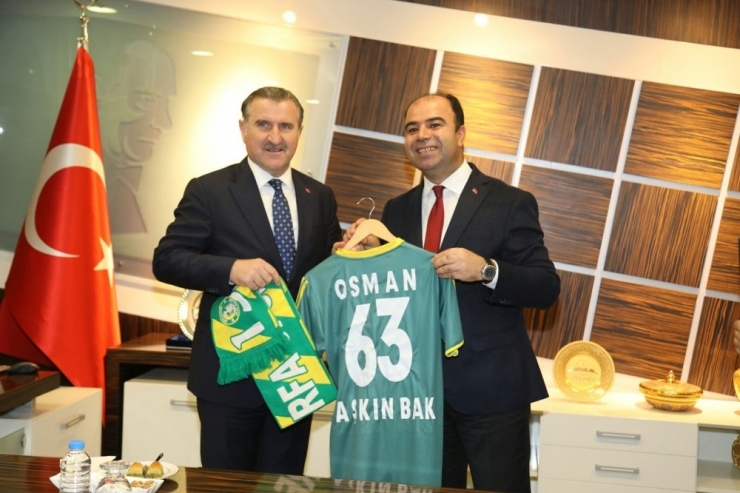 Gençlik Ve Spor Bakanı Bak Şanlıurfa Büyükşehir Belediyesini Ziyaret Etti