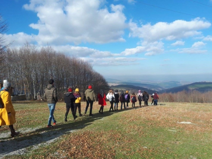 İlkadımlı Gençlere Doğa Kampı Eğitimi