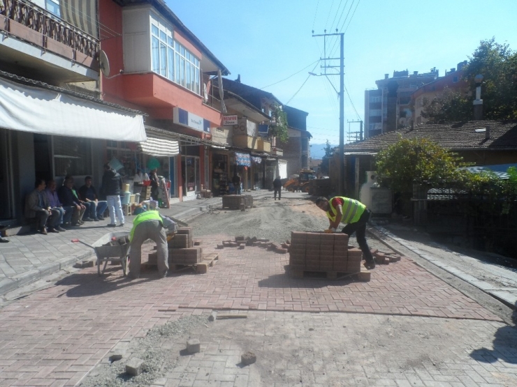 İzmit Belediyesi Çevre Düzenleme Çalışmalarını Sürdürüyor