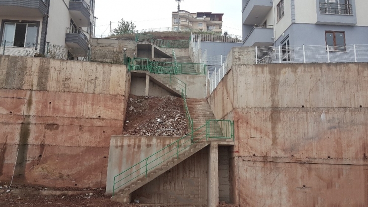 İzmit Belediyesi Çevre Düzenleme Çalışmalarını Sürdürüyor