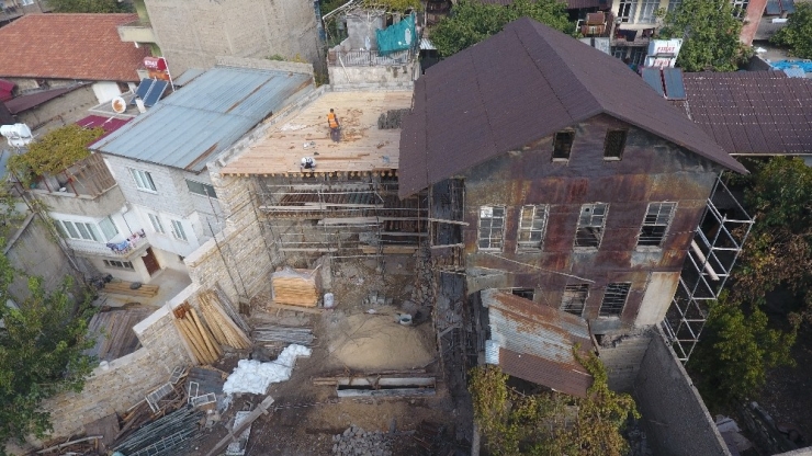 Konak Restorasyonunda ‘Roma Mezarlığı’ Bulundu