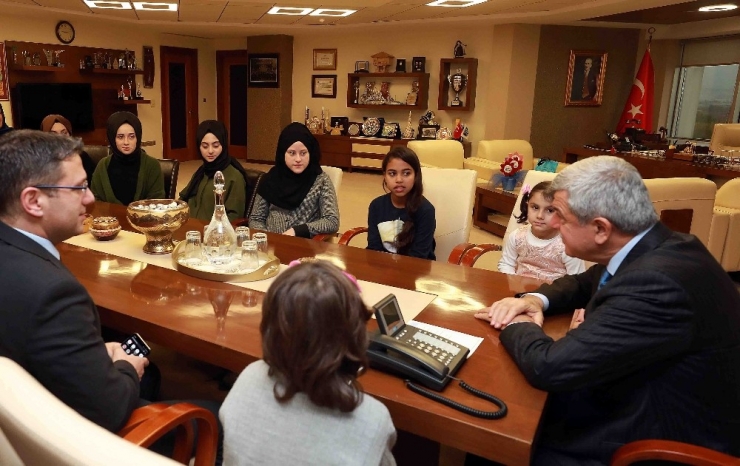 Öğrencilerden Başkan Karaosmanoğlu’na Öğretmenler Günü Ziyareti